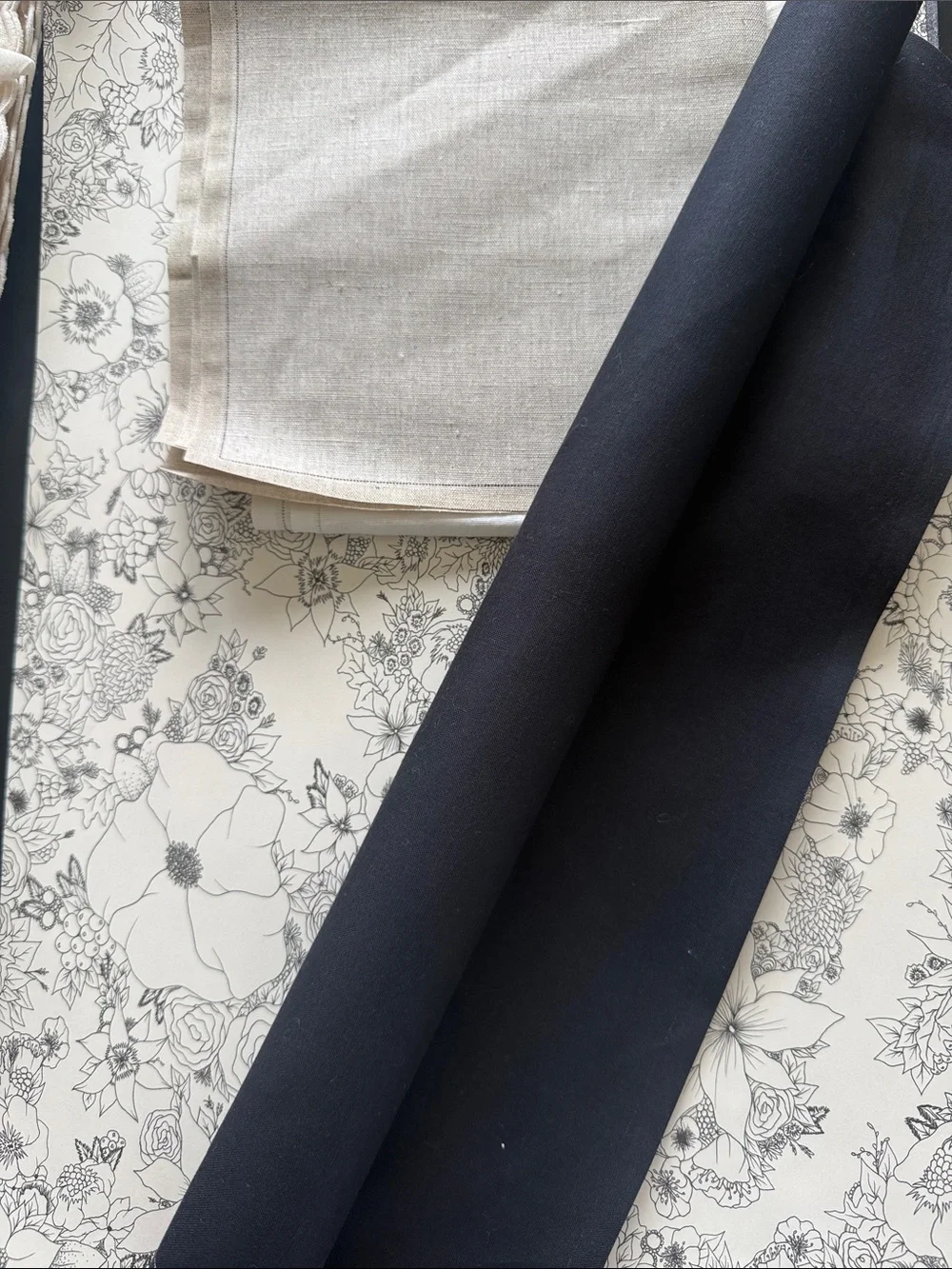 Assorted Table Linens - Picture 3 of 3